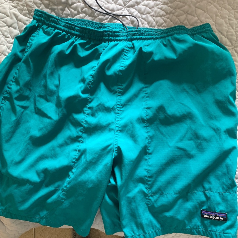Patagonia Mens 6.5 inseam shorts. Swimsuit/ sport shorts outdoors. SIZE LARGE.